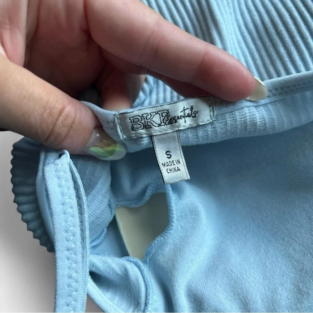 BKE Halter Top - Removable Padding - Picture 3 of 3